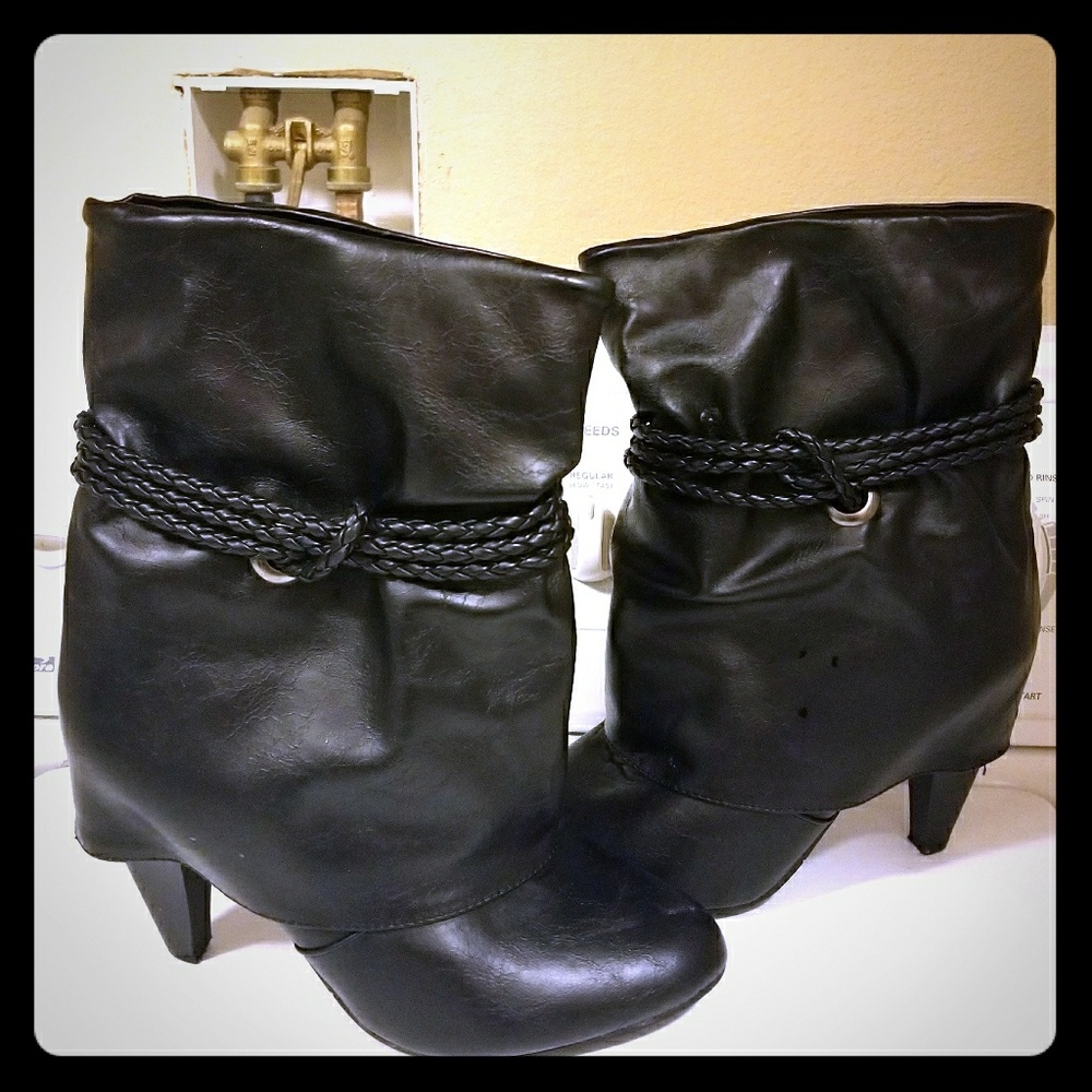 Vanity leather ankle booties like new